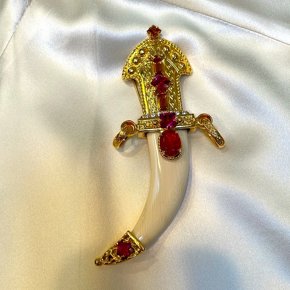 GIANFRANCO FERRE — GOLD AND GEM BROOCH - Picture 5 of 16